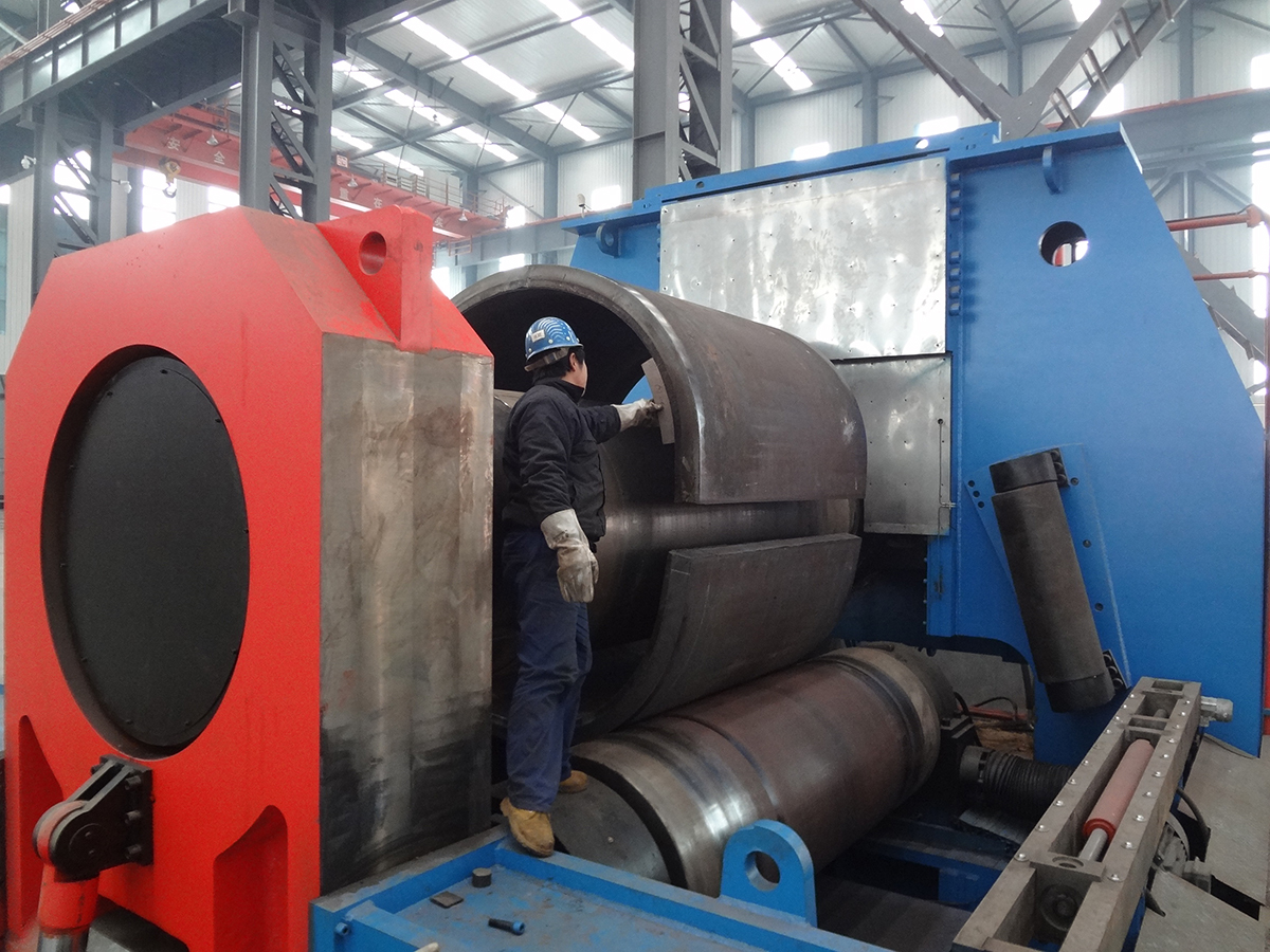 數(shù)控液壓水平下調(diào)式冷、熱卷板機(jī)（冷卷200mm）